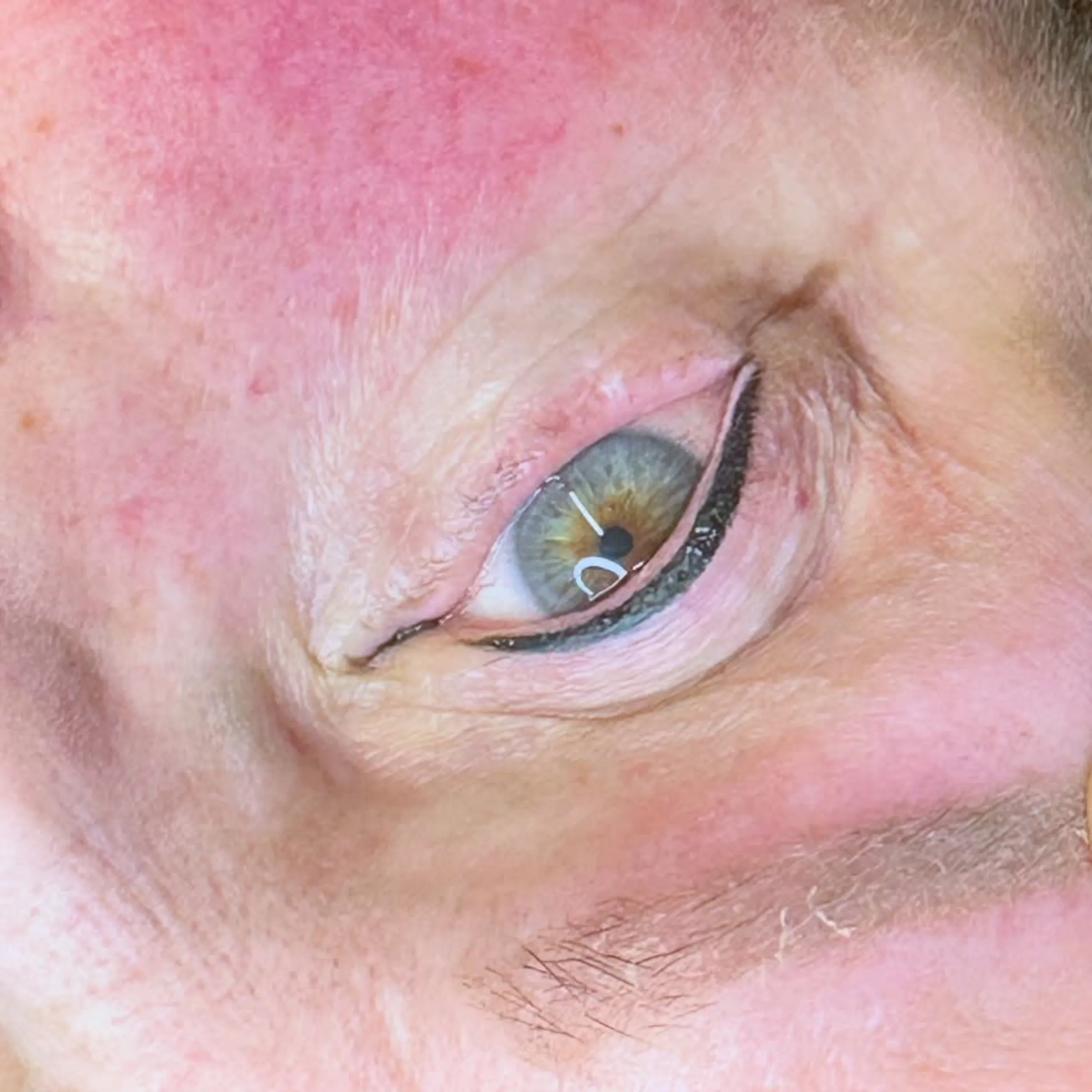 eyeliner cosmetic tattoo